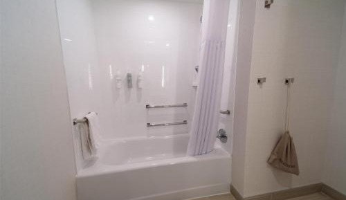 Junior Suite with Two Queen Beds and Tub - Mobility Accessible