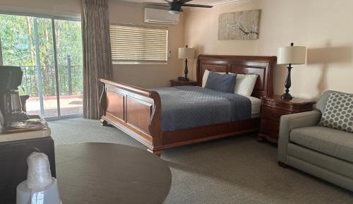 Deluxe King Suite