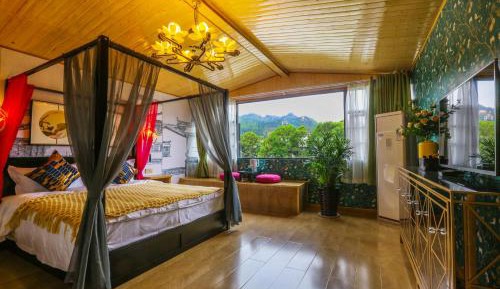 Deluxe Queen Room