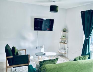 Apartment with Garden View