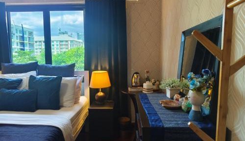 Queen Room with Shared Bathroom