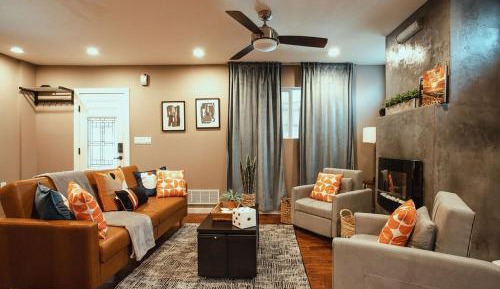 Three-Bedroom Apartment with Balcony