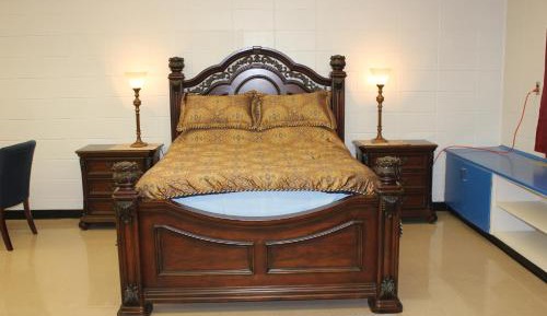 Deluxe Queen Suite