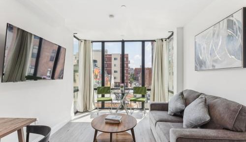 One-Bedroom Apartment with City View