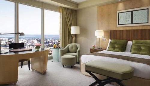 Deluxe King Room with Partial Sea View