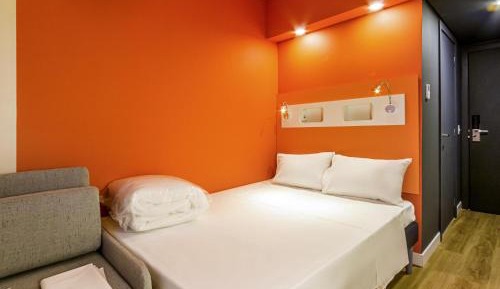 Modern Apartment with 1 Double Bed and 1 Child Bed