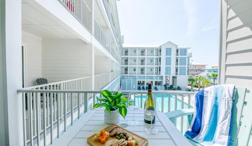 Apartment with Pool View 