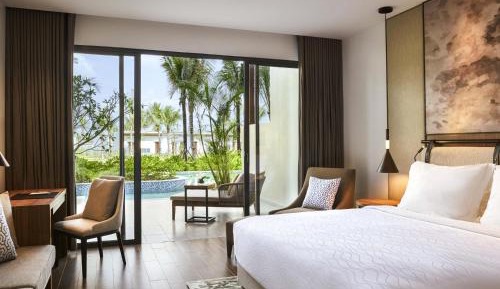 Superior King Room with Direct Pool Access