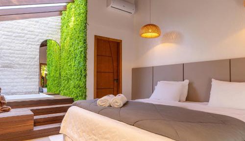 Deluxe Suite with Spa Bath