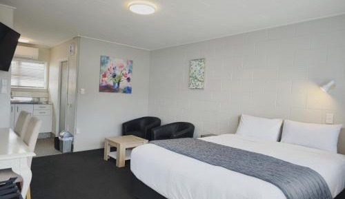 Downstairs King Studio