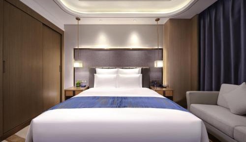 Superior King Suite with Lounge Access