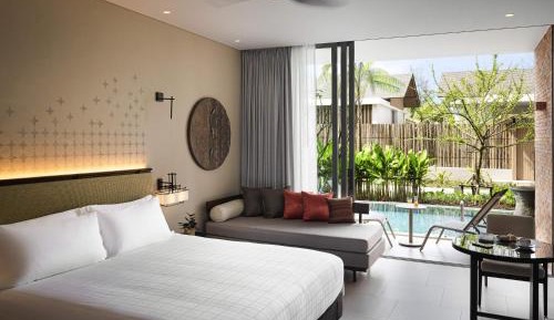 Deluxe King Room - Pool Access