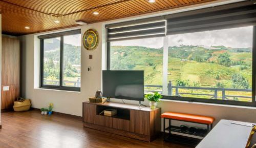 Family Room with Mountain View