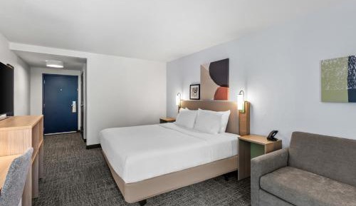 King Room with Mobility Accessible Tub