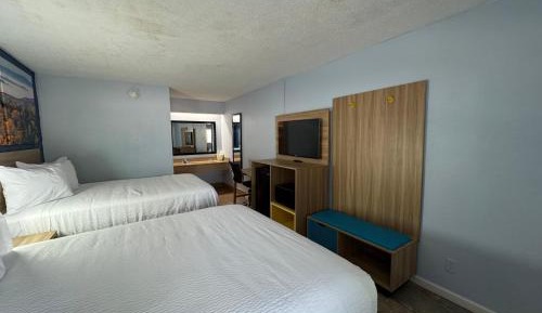 Queen Room with Two Queen Beds - Non-Smoking