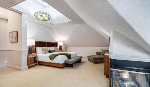 Deluxe King Room with Twin Bed