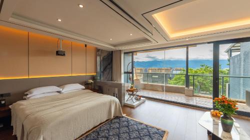 Deluxe Family Suite