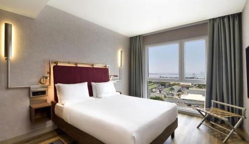 Standard Queen Room with River View