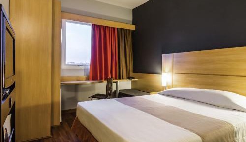 Apartment with One Double Bed