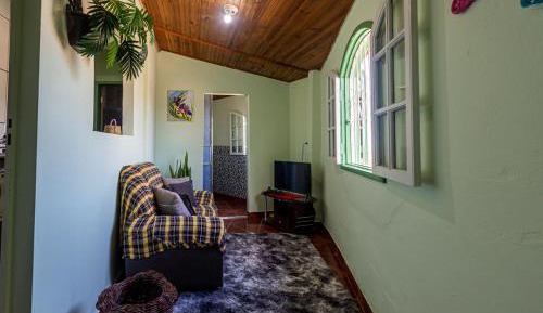 Apartment with Mountain View