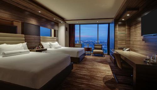 Queen Room with Pool View
