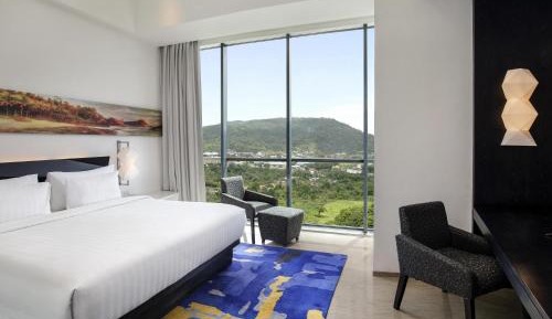 Executive King Room with Mountain View