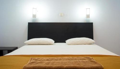Deluxe Room (2 Adults + 1 Child)