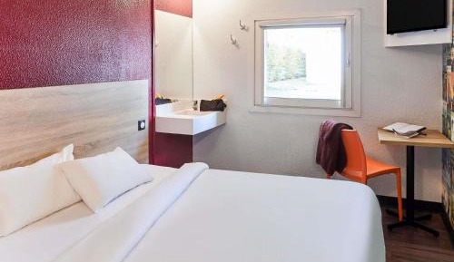Tandem Room with Commum Bathroom