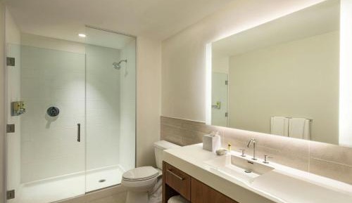Deluxe, Larger Guest room, 2 Queen, City view