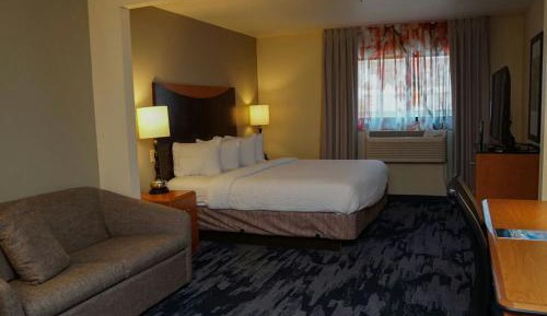 King Room with Adapted Tub - Mobility and Hearing Accessible