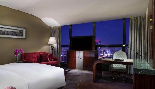 Superior King Room with Club Access