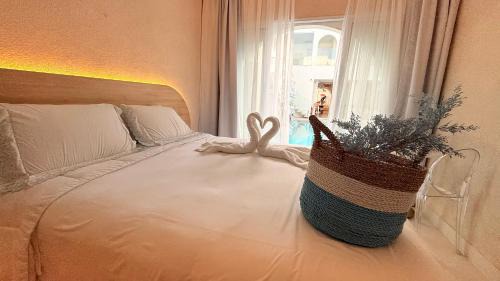 King Suite with Pool View