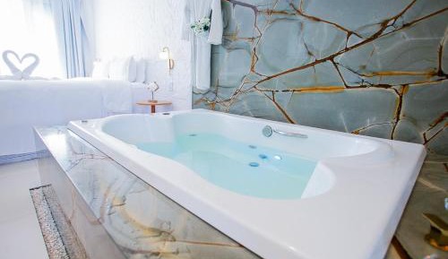 King Suite with Spa Bath