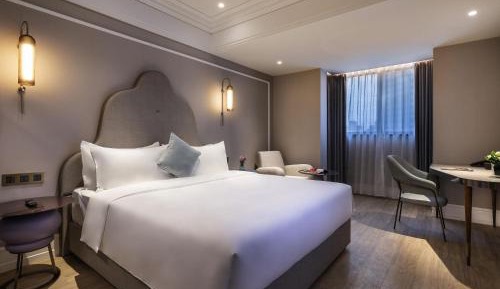 Standard King Room