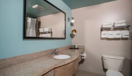 King Suite - Non-Smoking