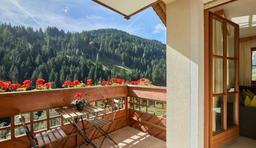 Superior One-Bedroom Apartment with Balcony