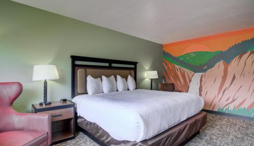 King Room with River View - Non-Smoking