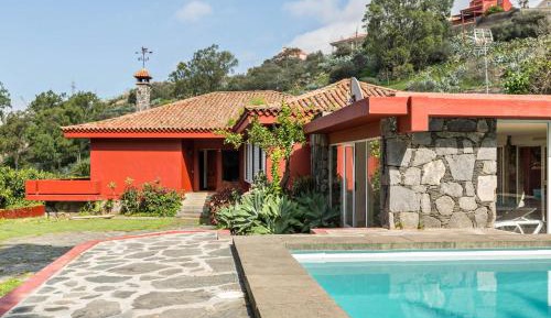 Villa with Garden View