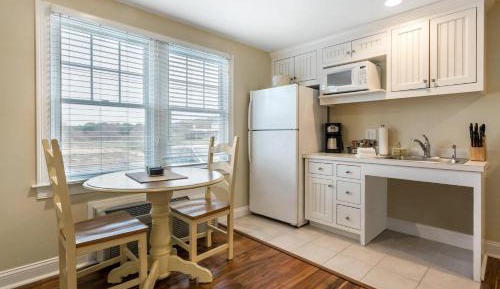 Standard Queen Room - Non-Smoking