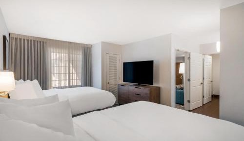 One-Bedroom Suite with Two Double Beds