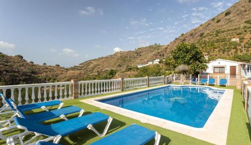 Villa with Garden View