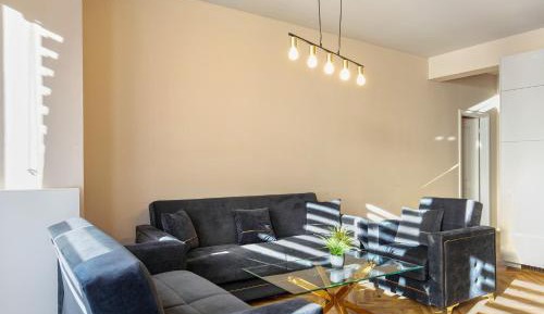 Superior One-Bedroom Apartment