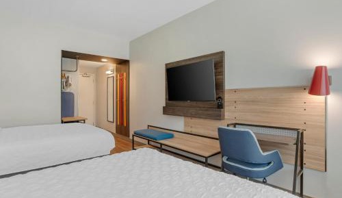 Queen Room with Two Queen Beds - Mobility Access