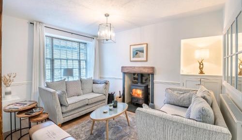 Seven-Bedroom Holiday Home