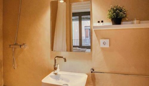 Apartment with Street View - 42