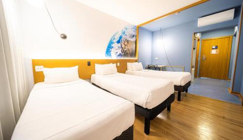 Standard Triple Room with Three Single Beds