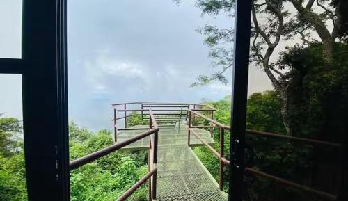 Studio with Mountain View