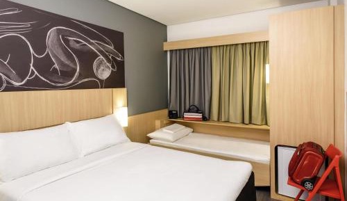 Standard Room with One Double Bed and One Single Bed