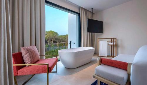 SO LOFTY King with living room and terrace