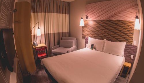 Standard Room with One Double Bed and One Single Bed